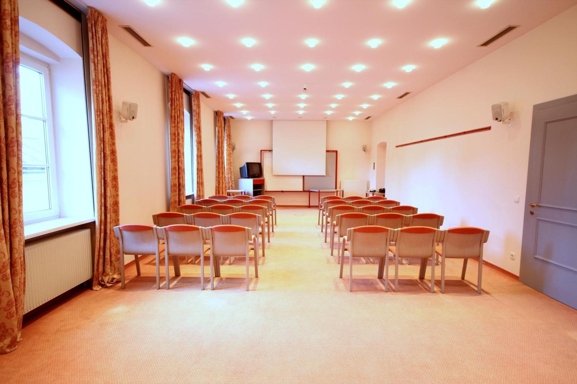 Carinthia Stadthotel Hotel 4*